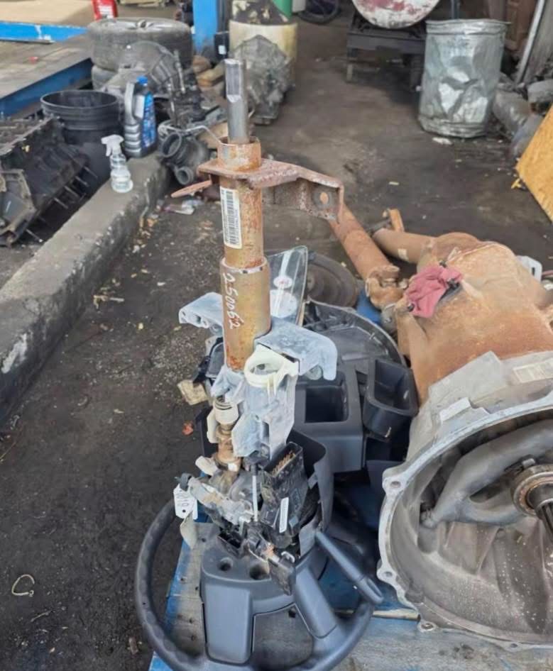 1998-05 Dodge Ram 2500 3500 5.9L
Turbo Diesel Cummins NV5600
Manual Transmission Exterior - Image 3