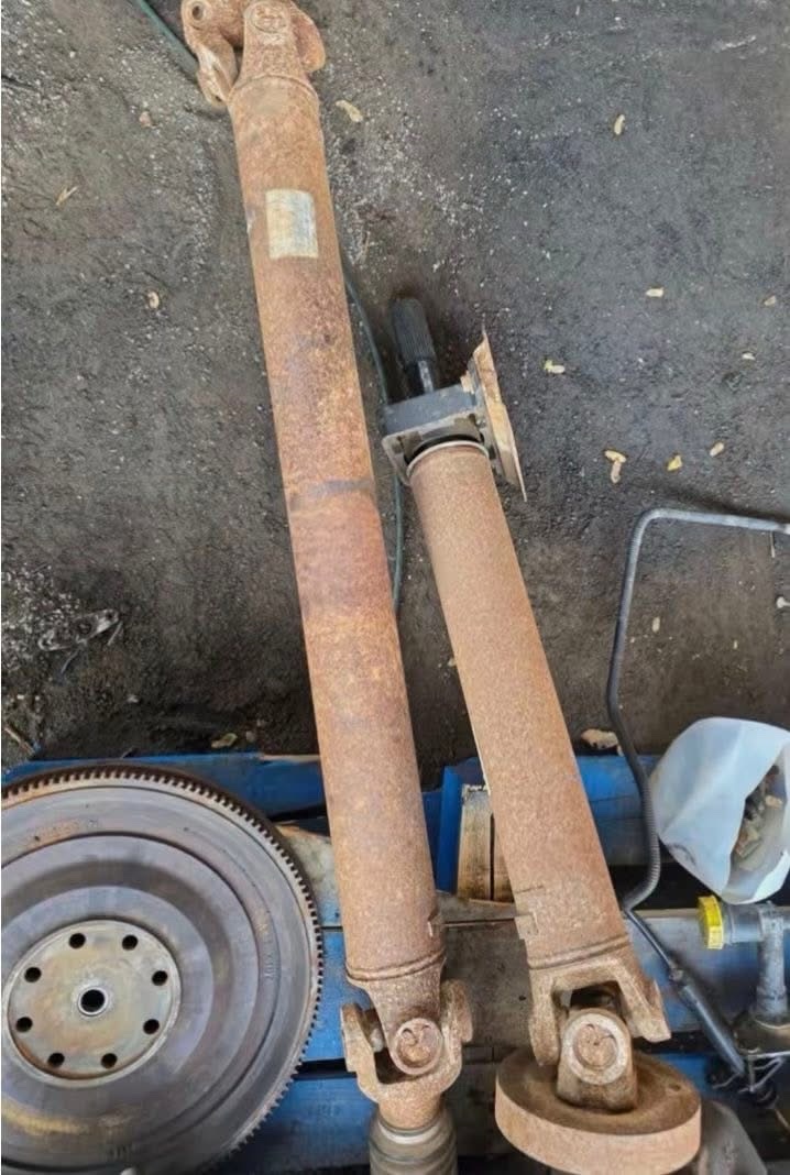 1998-05 Dodge Ram 2500 3500 5.9L
Turbo Diesel Cummins NV5600
Manual Transmission Exterior - Image 7