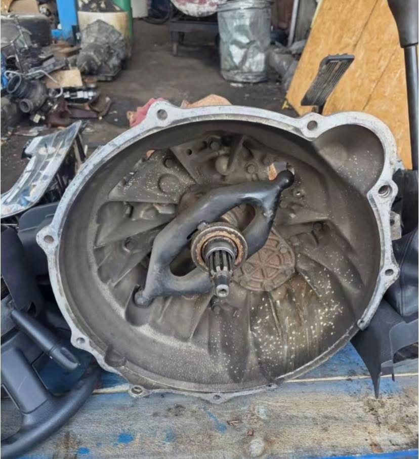 1998-05 Dodge Ram 2500 3500 5.9L
Turbo Diesel Cummins NV5600
Manual Transmission Exterior - Image 8