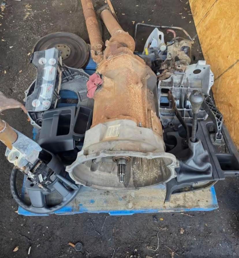 1998-05 Dodge Ram 2500 3500 5.9L
Turbo Diesel Cummins NV5600
Manual Transmission Exterior - Image 9
