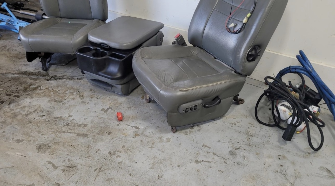 2006-2009 Ram 2500-3500 Gray Leather Front Seats w/Center Console/Jump Seat - Image 2