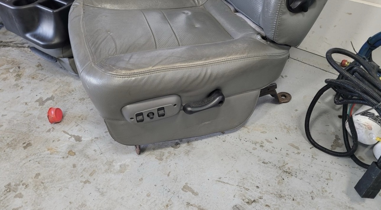 2006-2009 Ram 2500-3500 Gray Leather Front Seats w/Center Console/Jump Seat - Image 3