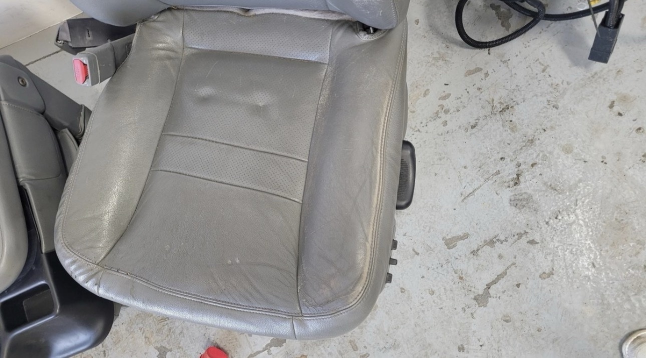 2006-2009 Ram 2500-3500 Gray Leather Front Seats w/Center Console/Jump Seat - Image 4