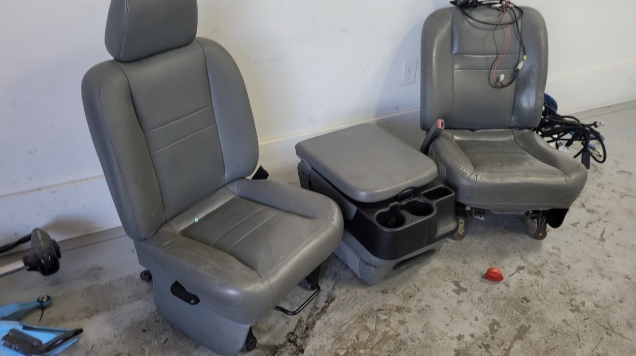 2006-2009 Ram 2500-3500 Gray Leather Front Seats w/Center Console/Jump Seat - Image 9