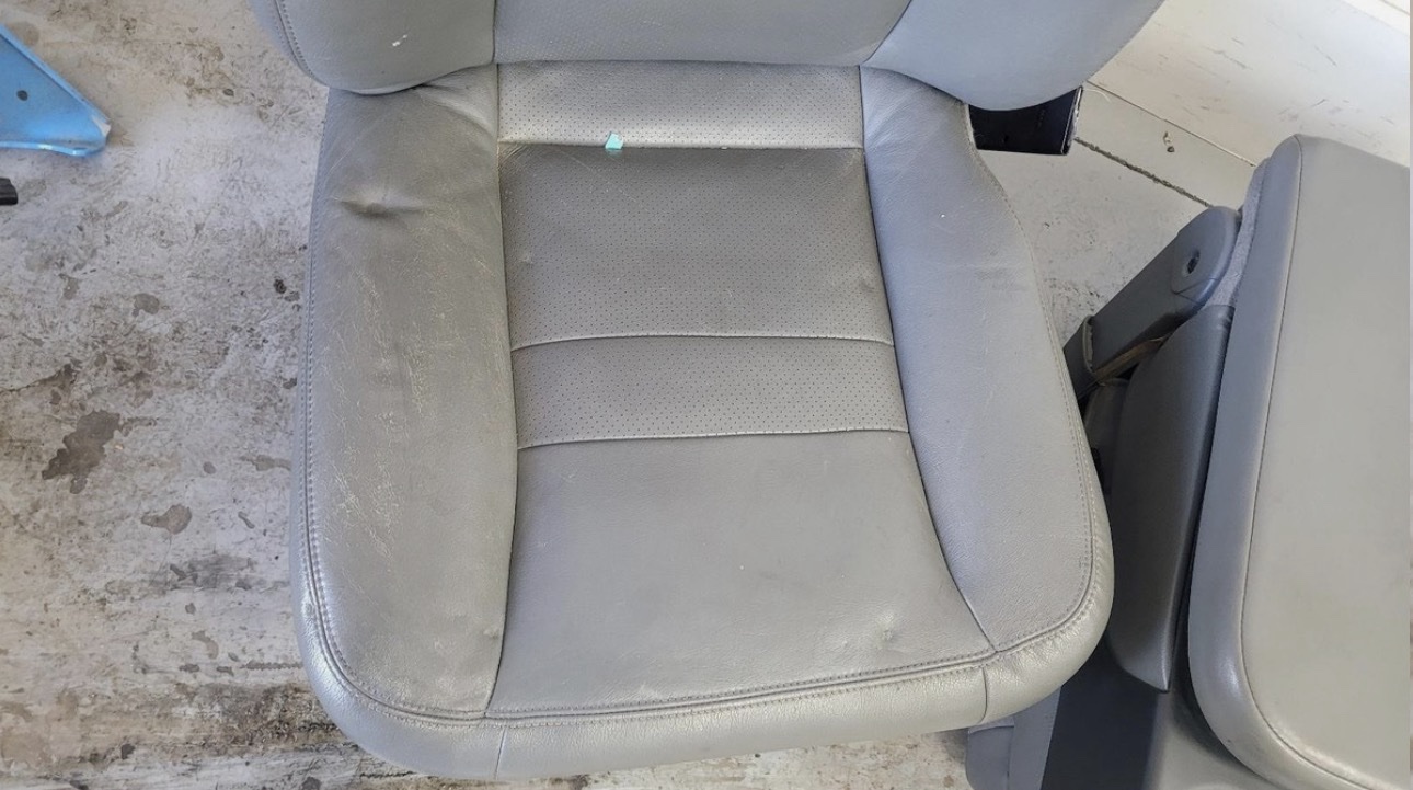 2006-2009 Ram 2500-3500 Gray Leather Front Seats w/Center Console/Jump Seat - Image 5